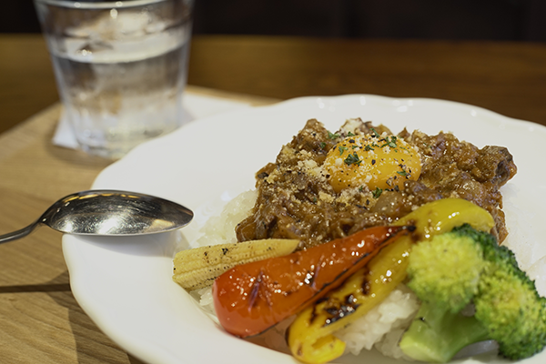 Mona Petro 暑い日におすすめ!キーマカレー