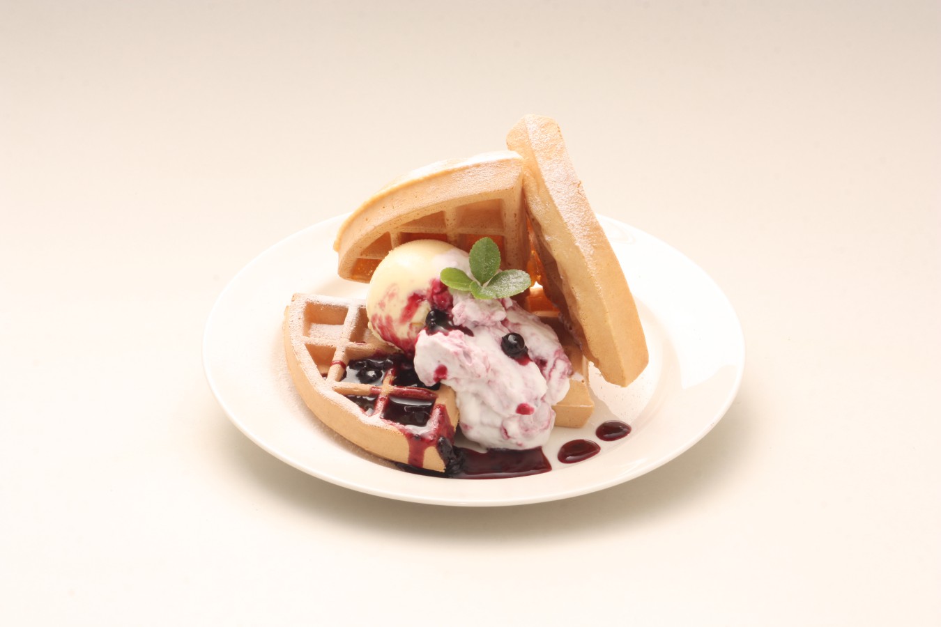 カフェ・プロスペール　季節限定 カシスワッフル